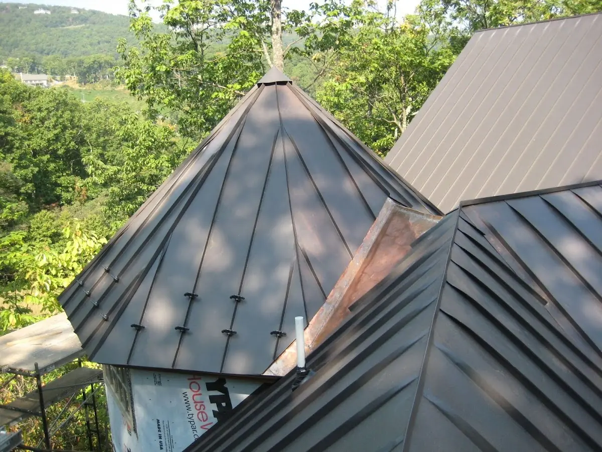 Professional Gutter Cleaning by Craftsman Roofing in Heathwood - Old Towne